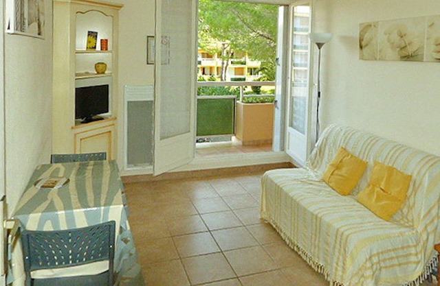 Rent T2, sleeps 4, in Bormes les Mimosas (83230)