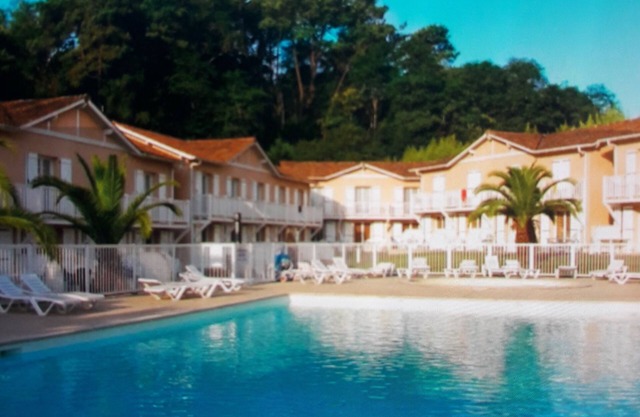 rent T3 with swimming pool terrace full south and garden