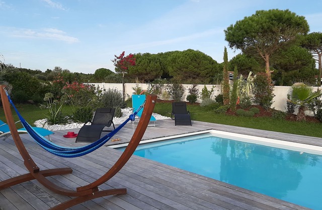 Rental house with pool 10 pers 15 min walk beach perroche