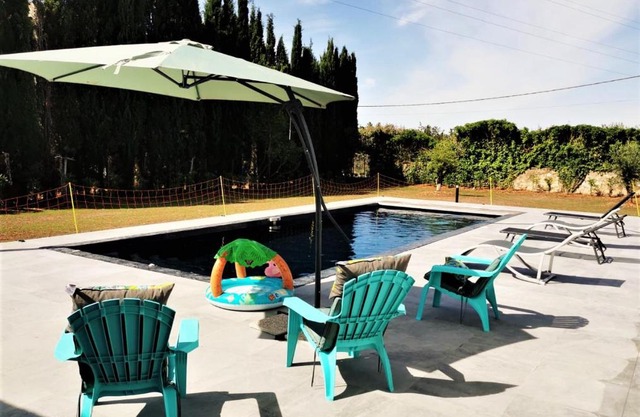 Reposante villa avec grande piscine