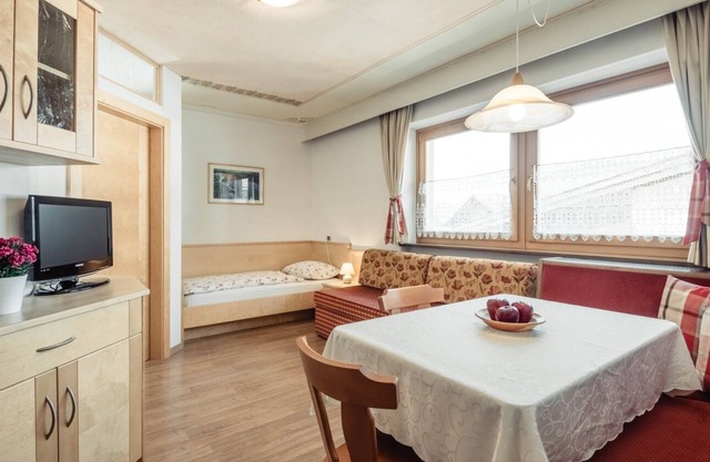 Residence Corn - Standard Apartment 8 with Mountain View, Jacuzzi, Wi-Fi & Balcony