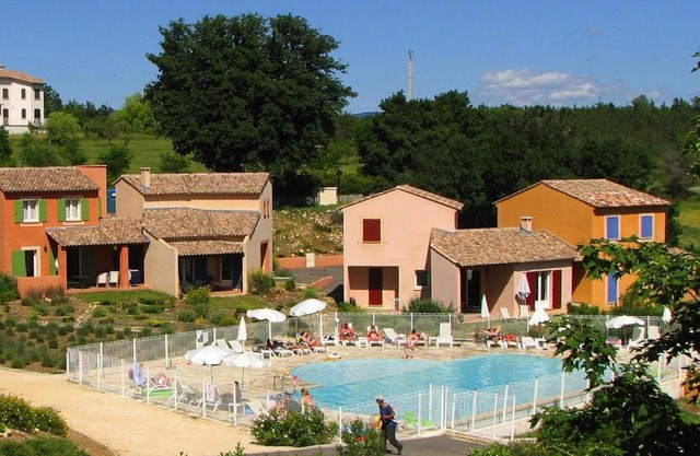 Residence Le Claux du Puits, St. Trinit in Vaucluse - 4 persons, 2 bedrooms