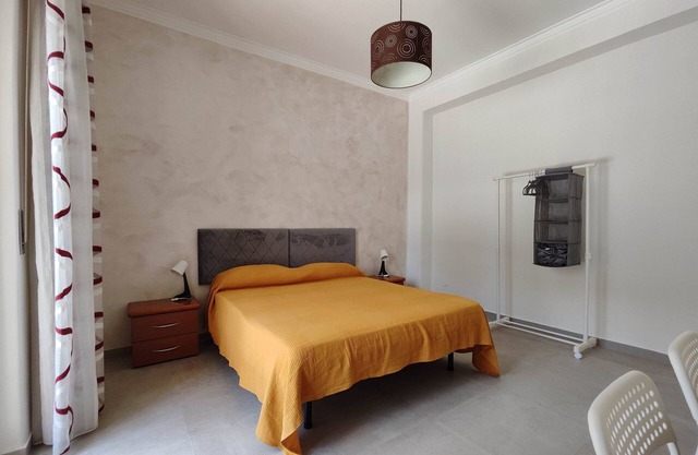 Residenza Missori: Comfort within walking distance of Duomo and Mercato Storico, free park.