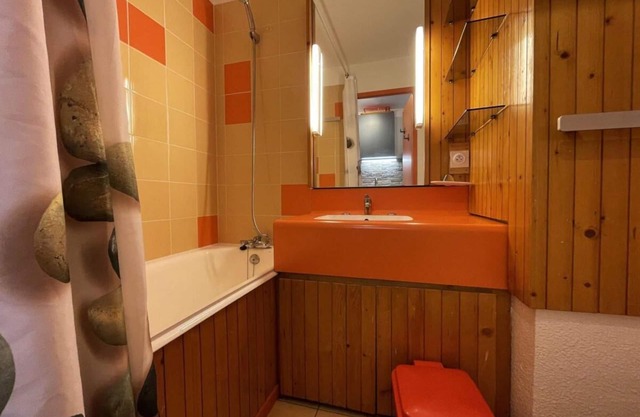 Resort center, 7th floor, balcony, tv, ski locker, 17m², Les Menuires
