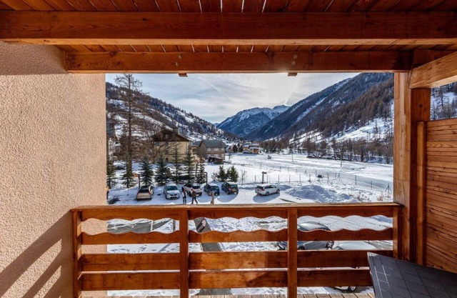 Resort center, fitness, swimming pool, parking, tv, ski locker, 26-36m², Abriès
