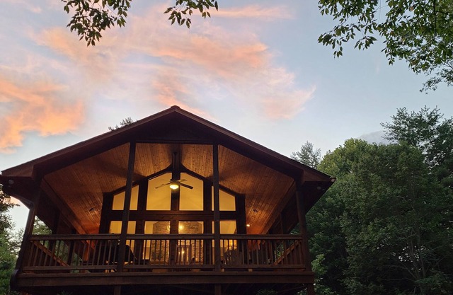 Resort Community- Pool, hot tub, clubhouse, gym, playground & and pocket parks