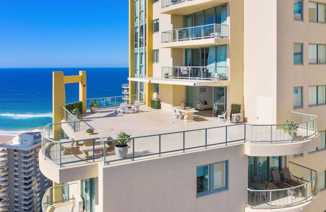 Resort style 3br 2.5 bath w/huge entertainers balcony