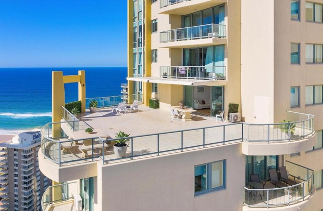 Resort style 3br unit w/huge entertainers balcony