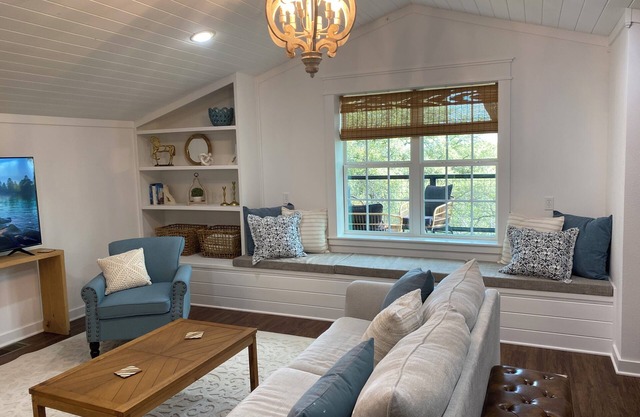 Restful Country View near Waco w/deck!