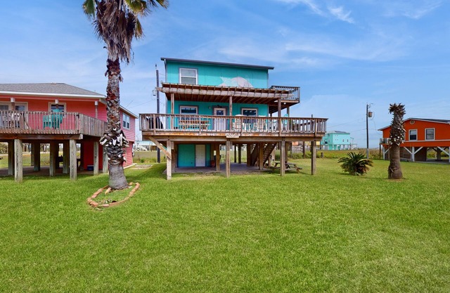Retreat | Gulf Views | Large Deck | Family Fun