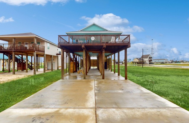 Retreat | Gulf Views | Large Deck | Group Ready
