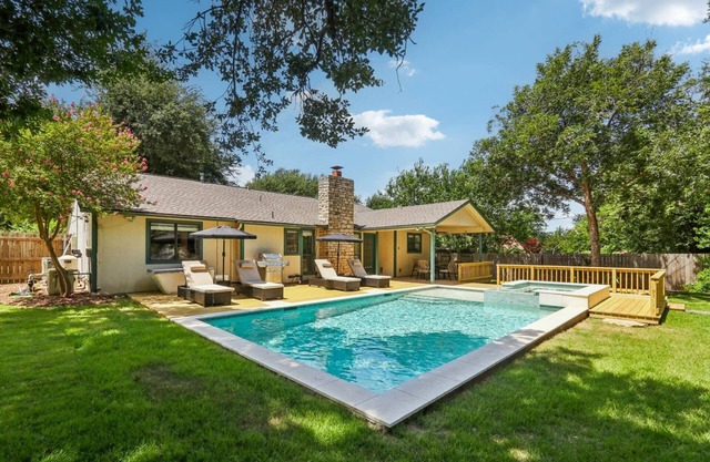 Retreat w/Heated Pool, Hot Tub, Cold Plunge, Game Room, Massage Chair – Close to Kalahari Resort