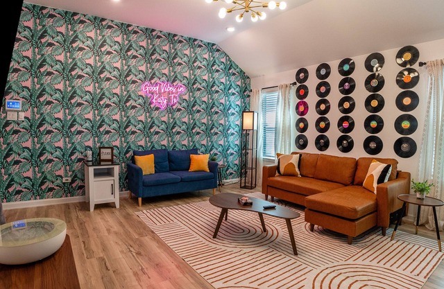 Retro Meets Farmhouse: Craftsman Home with amazing Spa like pool & nearby parks