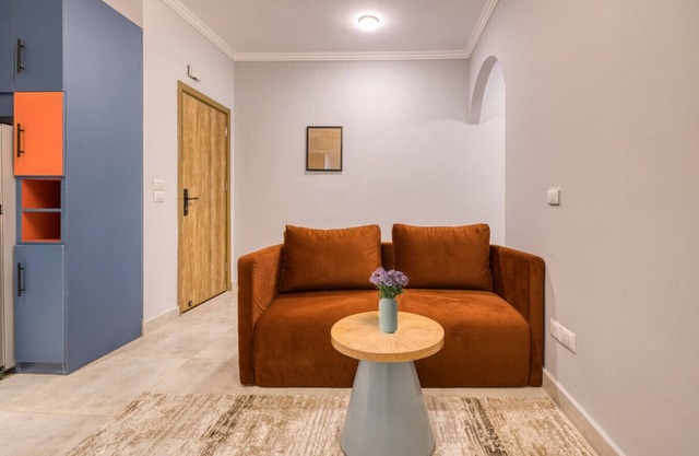Retro Mint 2BR Apt, Lotus by Travelholic