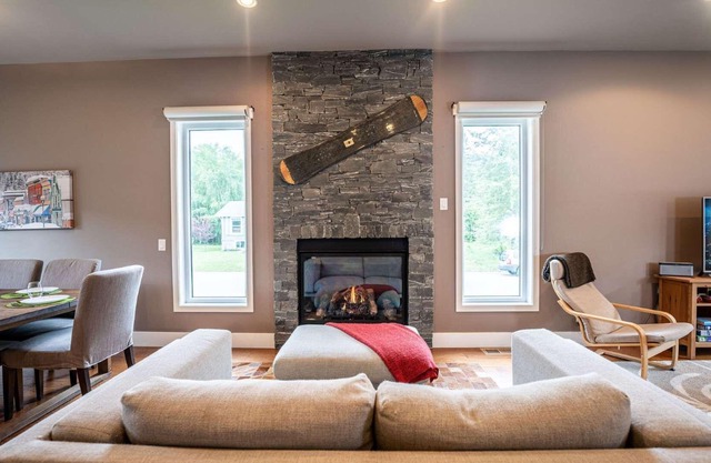 Revelstoke - Aspen Lodge - 3 Bedroom house with Private Hot Tub