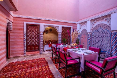 Riad Le Graff Pink group