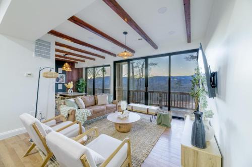 Ridgetop Hideaway 12-Guest Oasis with Hot Tub & Epic Views Near Winery Tours & Trails - Pets are allowed by request