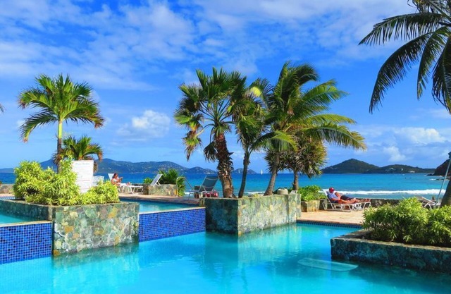 ★ Right on the Beach Newly Renovated with Stunning Island Views WiFi