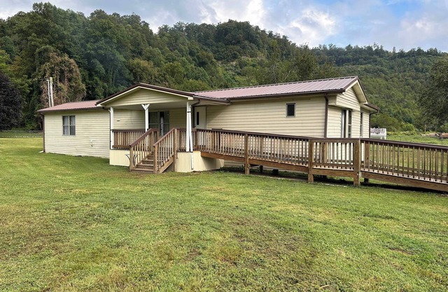 Ritter Lumber Yard. 4BR mobile home in Cornettsville, KY