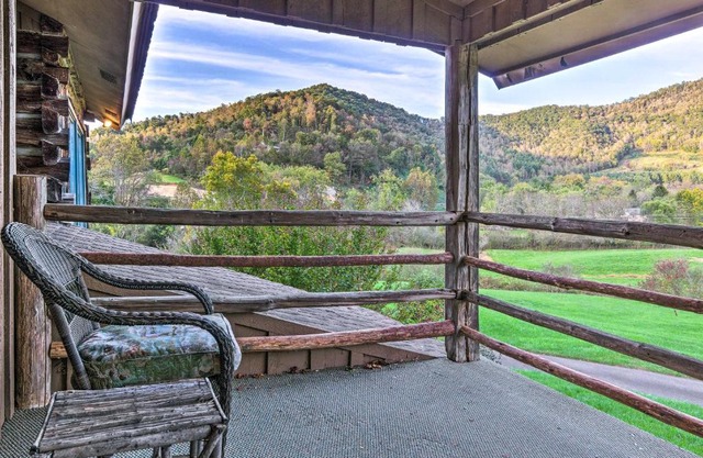 River Access and Mtn Views Cullowhee Lodge!