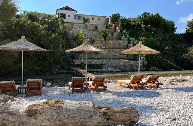 River Escape Villa - Private Beach, Scenic View & BBQ