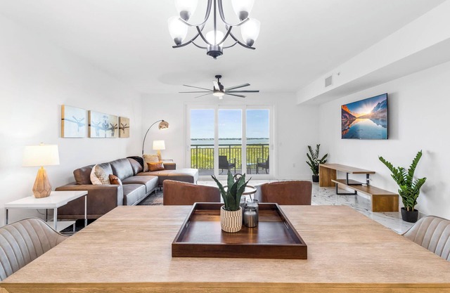 RIVER FLY IN: Coastal Penthouse, Panoramic Views