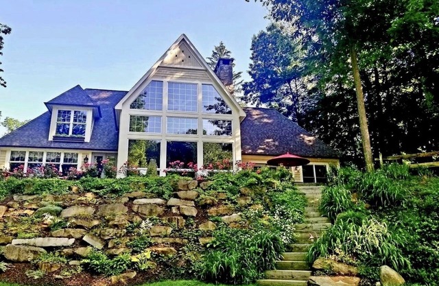 River Front Estate with Charming Guesthouse