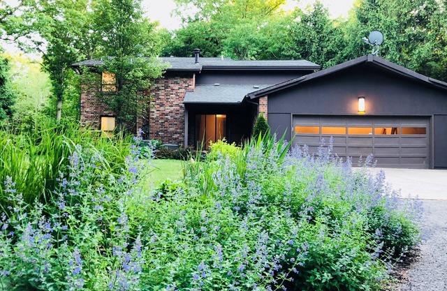 River front home/Game room/Cable/Grill/Fire Pit/Tennis Court/Wifi/AC