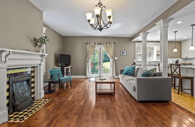 River House | 4BR | 2.5BA | Lrg Yard | 3 Car Park