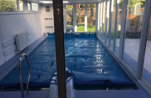 River House with Heated Pool (Apr-Sep), Parking & Garden