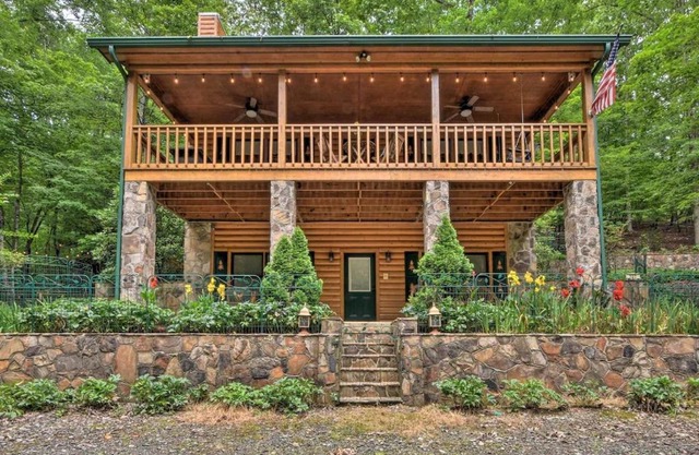 River Retreat-Resort Mountain Firepit Grill