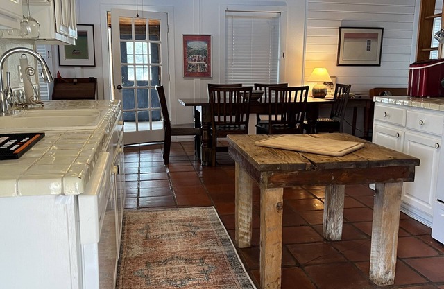 River Rock Cottage, Guadalupe River Access, 2BR 2BA Dog Friendly - Firepit Grill