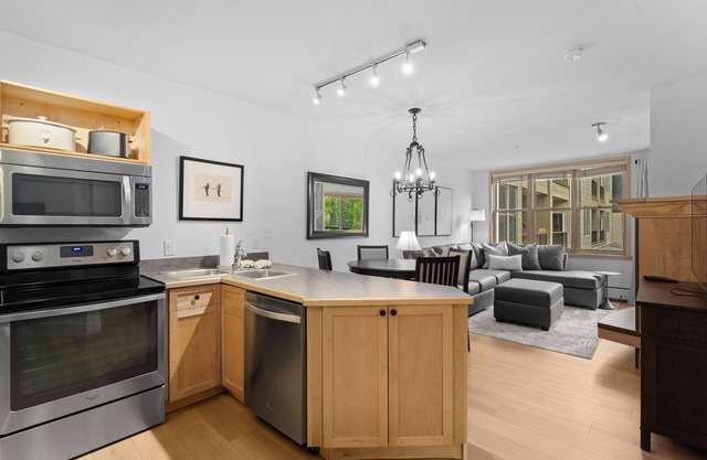 River Run Condo Close to Gondola, Shops & Dining w/Courtyard Views!