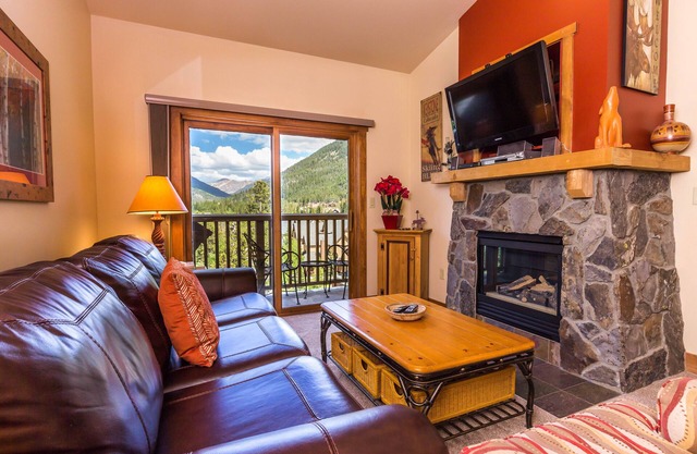 River Run Condo w/Mountain Views from Private Balcony & Close to Gondola!