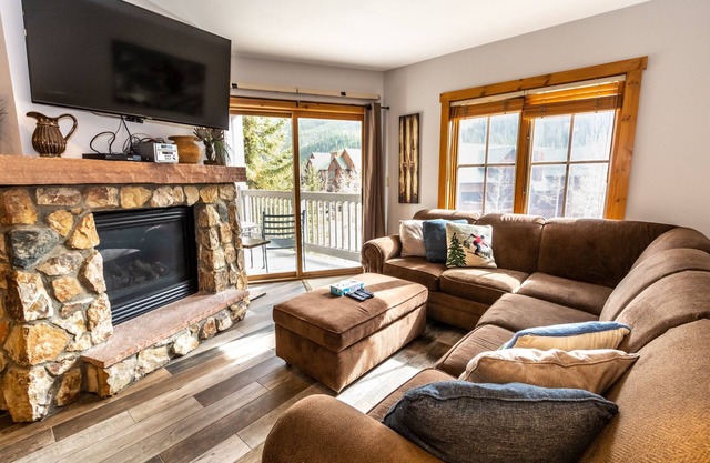 River Run Condo w/Slope Views from Balcony, Walk To Gondola/Shops/Dining!