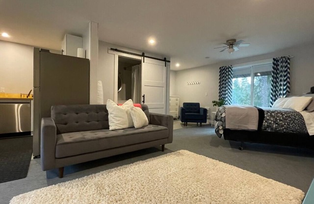 River's Edge Retreat Gabbro Suite for 2 on the Clearwater River