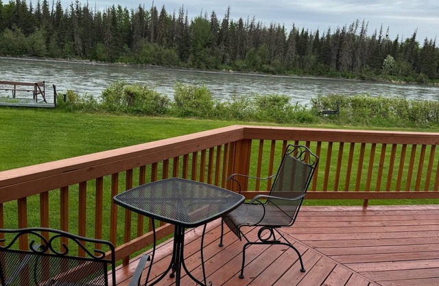Riverfront Cabin, 2 Bedrooms, Kenai River