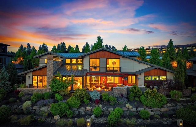 Riverfront Calm/Bend Hot Tub Escape