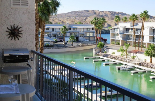 Riverfront Condo! - Marina/boat slips/pool/spa/river dock - 2Bed 2Bath