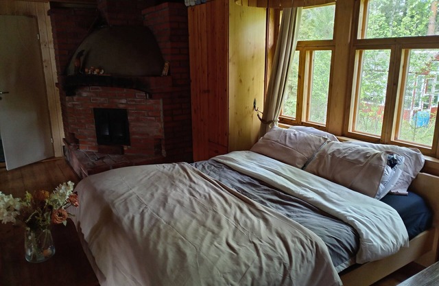 Riverfront cottage, sauna, hot tub, rowing boat, fishing, pets welcome.