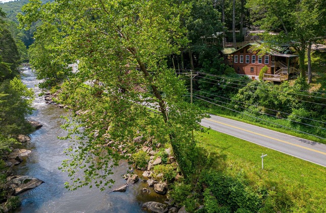 Riverfront Cozy Suite Convenient Location
