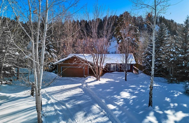 Riverfront Home w/Hot Tub ~ 19 Mi to Wolf Creek!