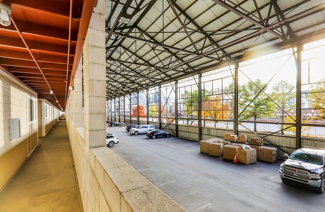 Riverfront Home w/Balcony, River Views, Shared Outdoor Pool, Gym, A/C, Fireplace
