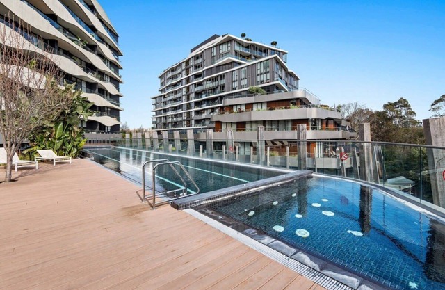 Riverfront Luxury & Resort Style Amenities