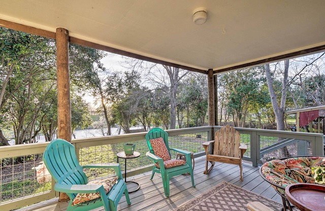 Riverfront Martindale House w/2 Covered Decks