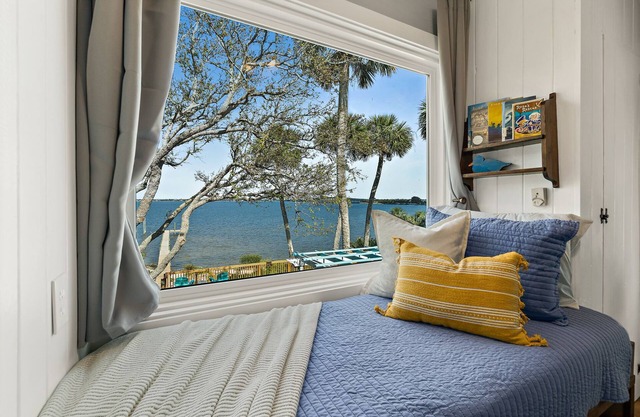 Riverfront Property - Minutes to BEACH! Pet friendly!