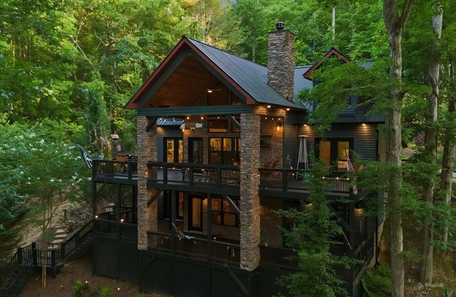Riverfront Retreat in Secluded Resort