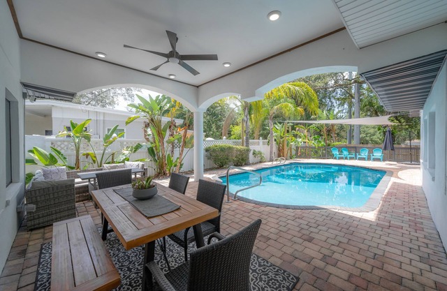 Riverhills Luxury Escape Pool, Firepit 13+ Beds