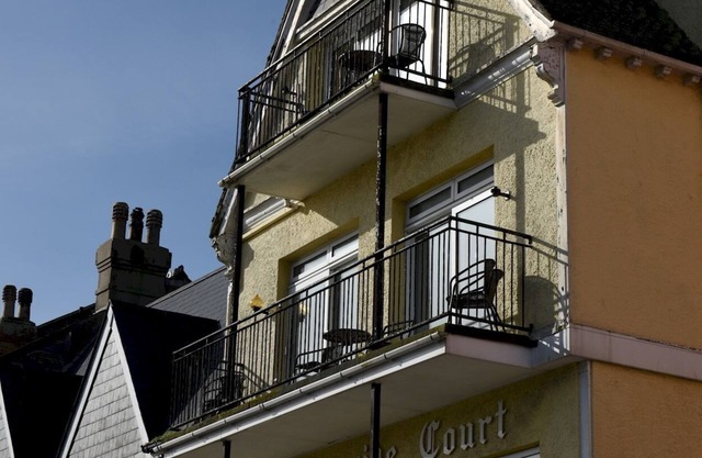 Riverside 2 - Two Bedroom Apartment, Sleeps 6