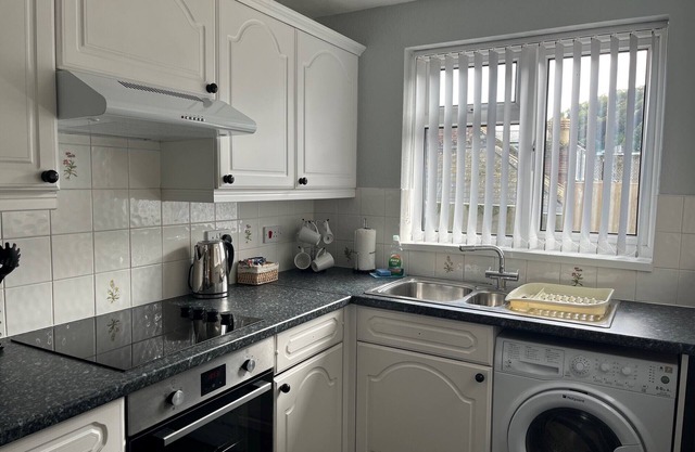 Riverside 6 - Three Bedroom Apartment, Sleeps 6